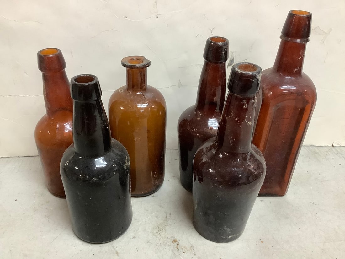Vintage colored bottles 10in tallest: Vintage colored bottles 10in tallest