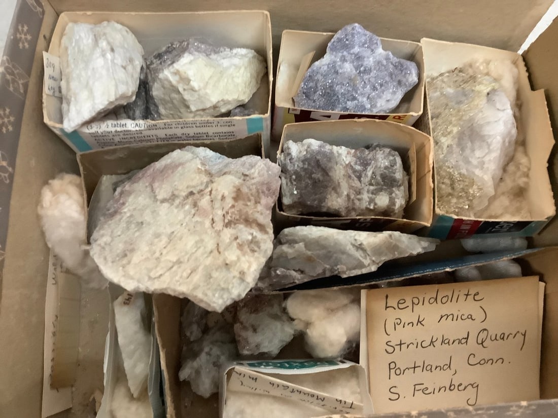 Rocks and minerals Lepidolite: Rocks and minerals Lepidolite