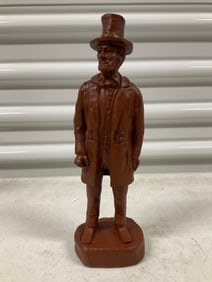 Carved statue of President Abraham Lincoln RM Chastain 10 inches tall