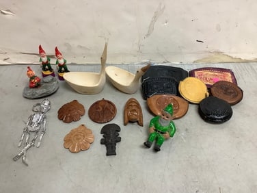 Various decorative coin purses, ceramic statues, and more(tallest 5in.)