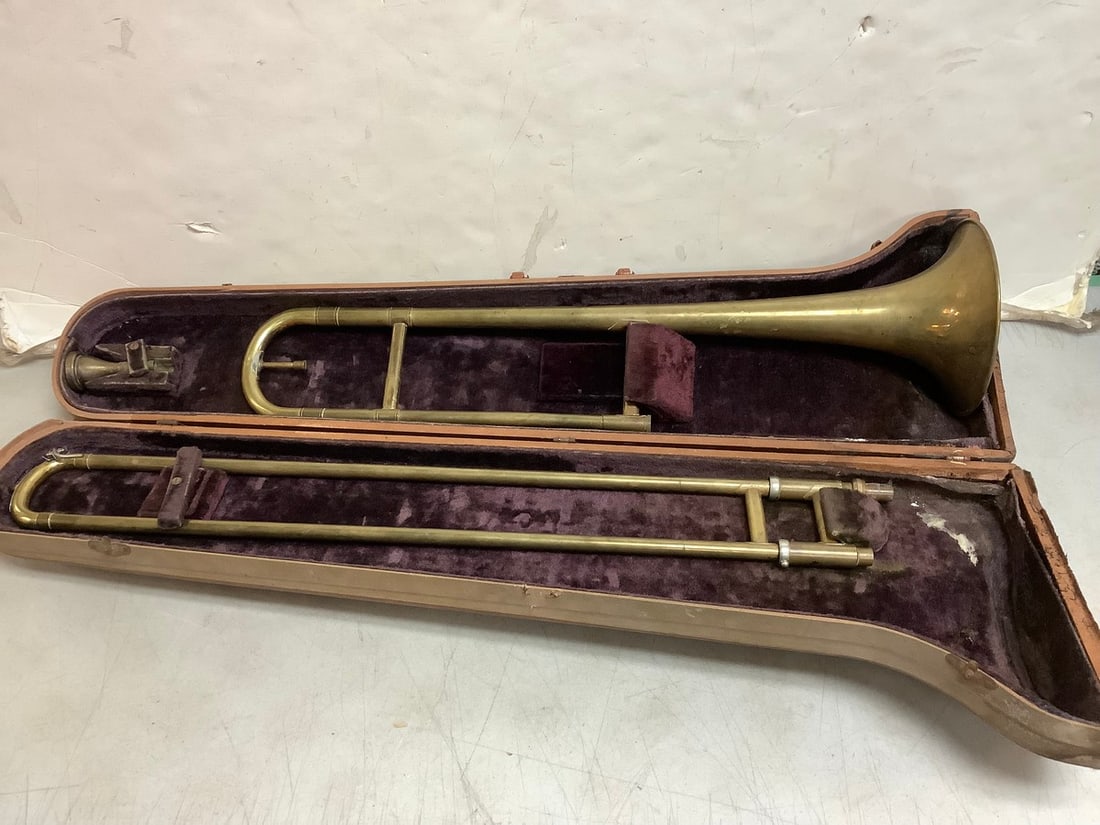 Vintage Ambassador trombone in case (1 of 1)