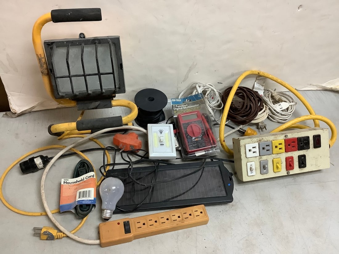 The Designers Edge Outdoor Lamp, Power Supply, Extension Cords, Mini Breaker and more (1 of 1)