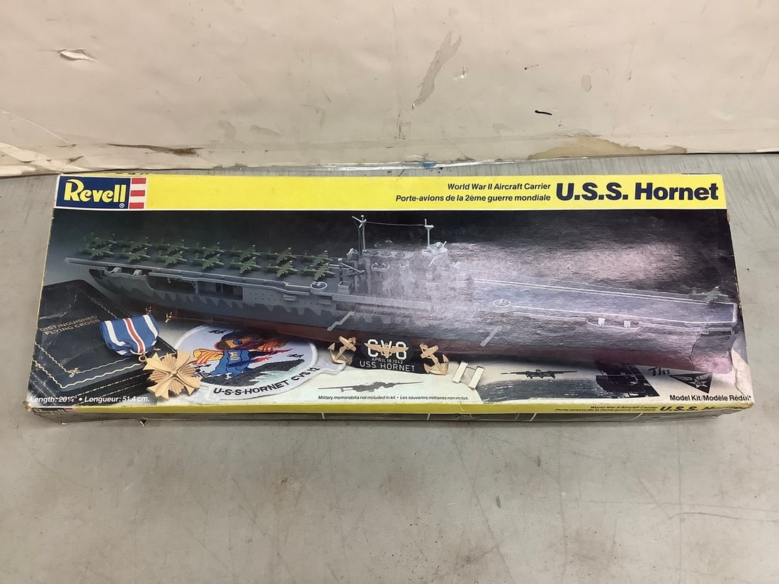 Vintage Revell U.S.S. Hornet WW II Aircraft Carrier model (1 of 1)