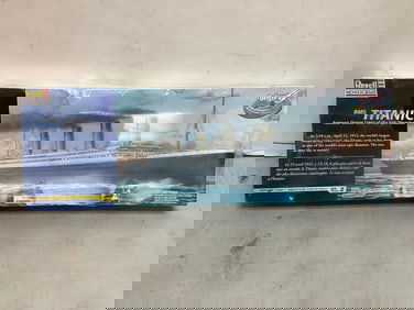 Revell RMS Titanic deluxe kit(model, brush, paints, cement-new in box)