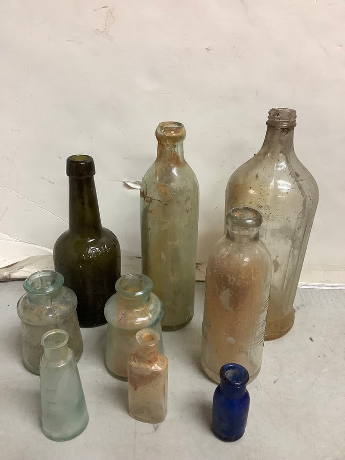 Vintage glass bottles(10in.tallest): Vintage glass bottles(10in.tallest)