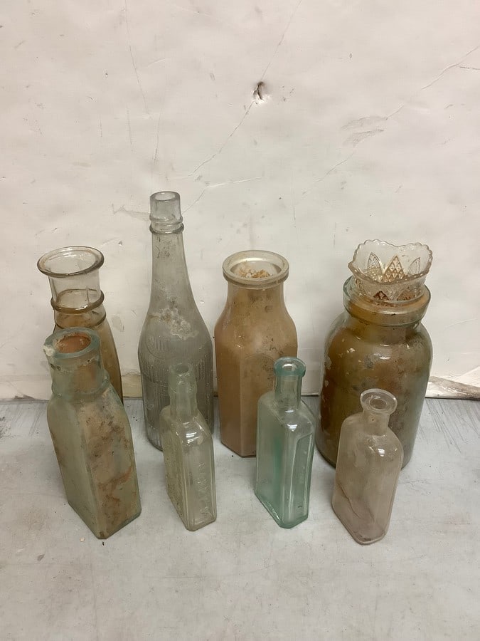 Vintage glass bottles(10.5in.tallest): Vintage glass bottles(10.5in.tallest)