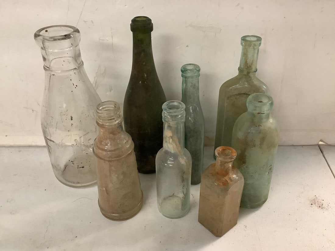 Vintage glass bottles(10in.tallest): Vintage glass bottles(10in.tallest)