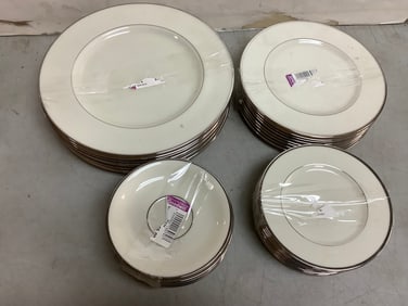 Lenox 'Montclair' Ceramic Plates (Largest - 10.75in)