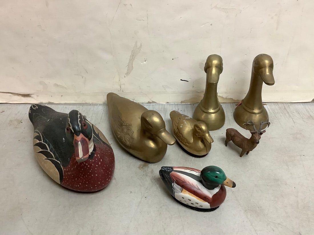 Various swan/duck decor and deer statue(tallest 6.25in.): Various swan/duck decor and deer statue(tallest 6.25in.)