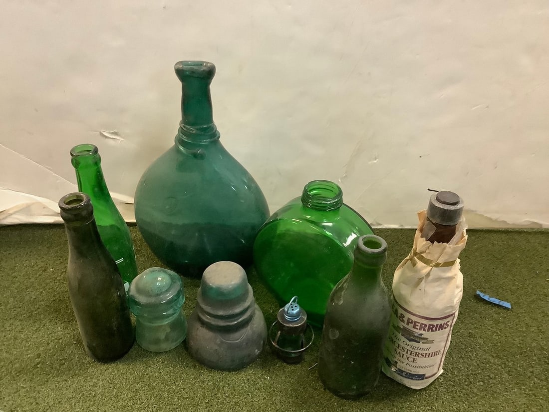 Vintage glass bottles(10.25in.tallest): Vintage glass bottles(10.25in.tallest)