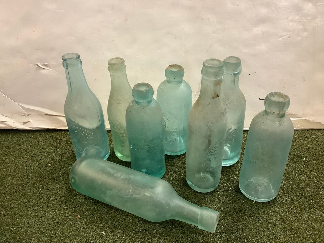 Vintage glass bottles(8.75in.tallest): Vintage glass bottles(8.75in.tallest)