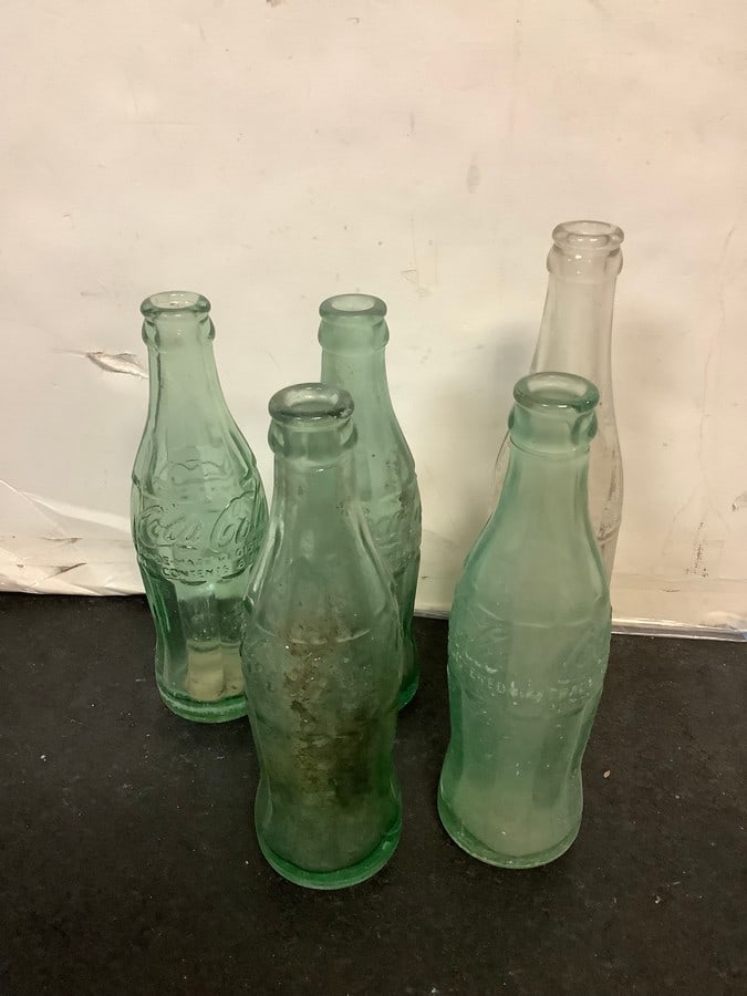 Vintage Pepsi-Cola glass bottles(8.75in.tallest): Vintage Pepsi-Cola glass bottles(8.75in.tallest)