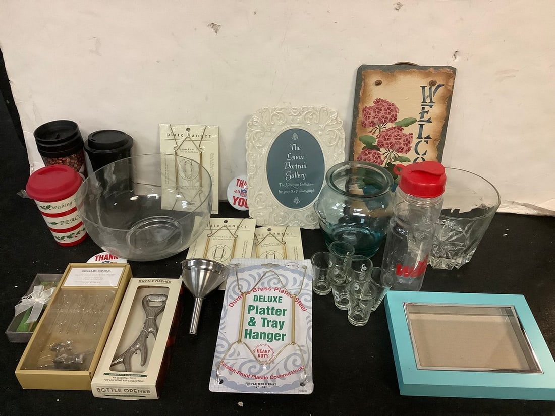 Lenox ceramic frame(holds 5in.x7in.), plate hangers, shot glasses, and more(tallest 10in.): Lenox ceramic frame(holds 5in.x7in.), plate hangers, shot glasses, and more(tallest 10in.)