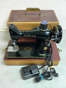 Vintage Singer sewing machine in case-12in.x8in.x15in.(model:EN047158)