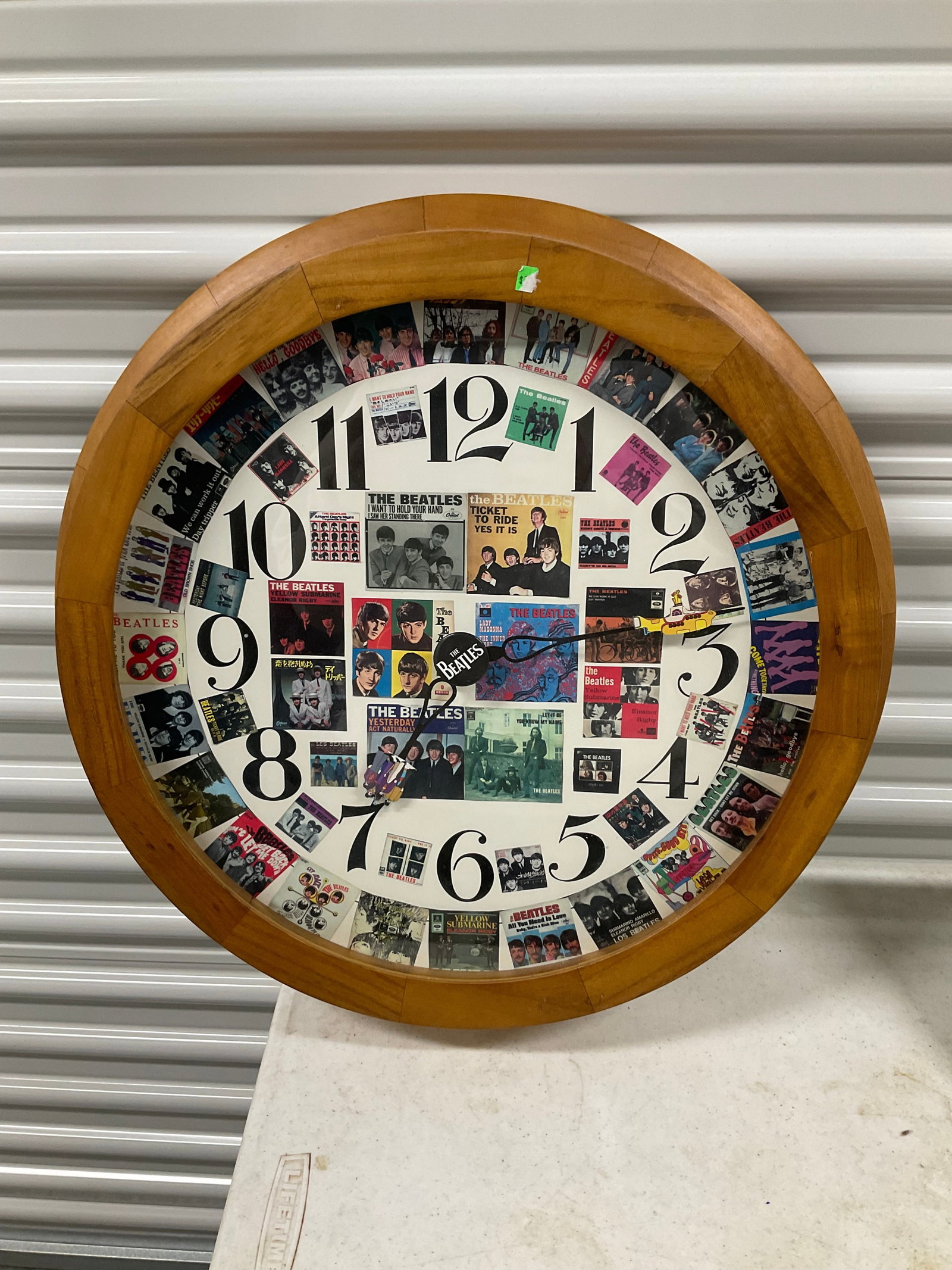 vintage wall hanging beatles memorialia clock 20" (1 of 1)