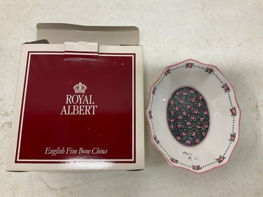 Royal Albert - made in England Charlotte Jenny Wren bone China oval candy dish - 5.5 inches