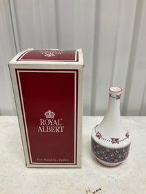 Royal Albert - made in England Jenny Wren Bud Vase - 5 inches