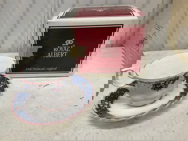 Royal Albert made in England - Jenny Wren tea cup and saucer