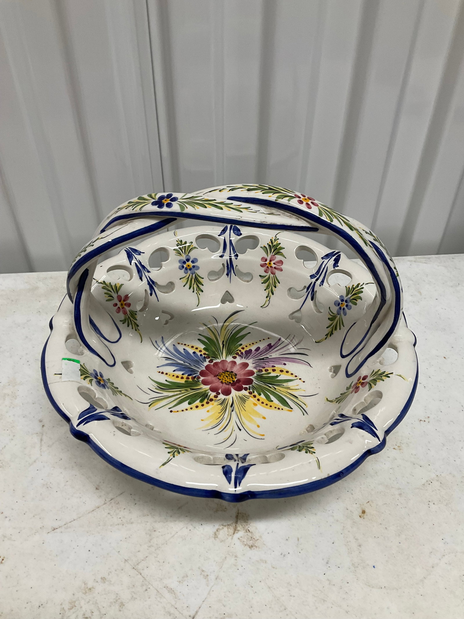 Made in portugal hand painted ceramic basket 10x9: Made in portugal hand painted ceramic basket 10x9