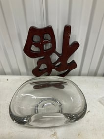 Lot of wooden wall sign and glass serving dish