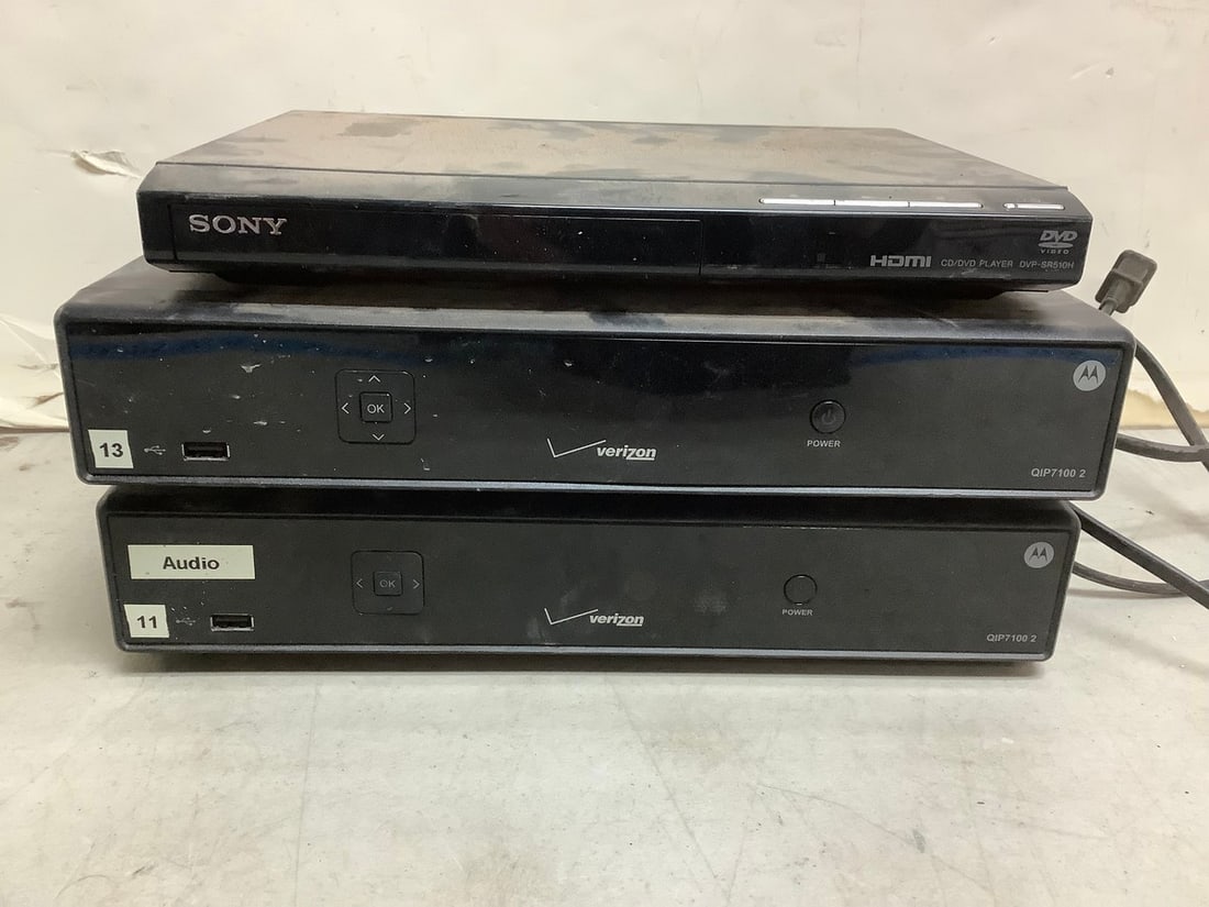 Sony DVD/CD Player and Verizon Receivers (1 of 1)