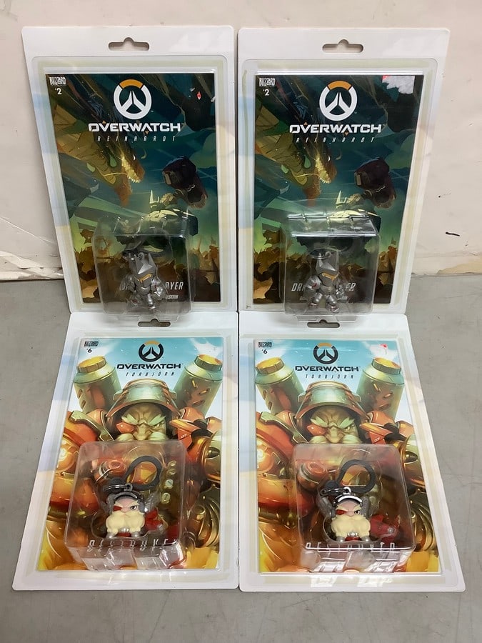 Overwatch Comic Books with Action Figure Keychain - NEW (1 of 1)