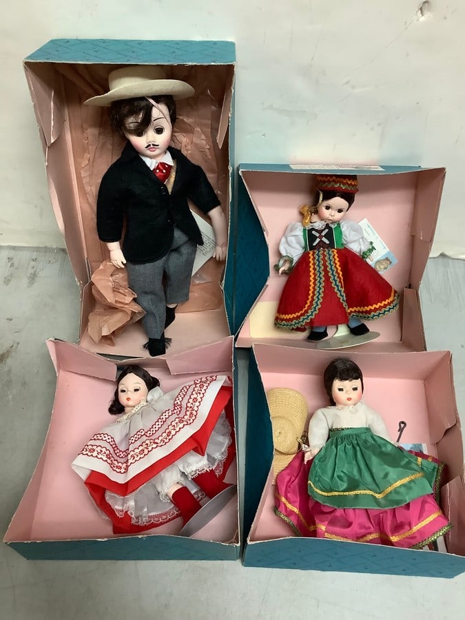 Vintage Madame Alexander Dolls (Italy, Russia, Chech and more): Vintage Madame Alexander Dolls (Italy, Russia, Chech and more)
