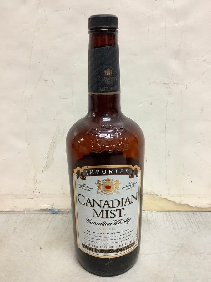 Canadian Mist Whiskey (1L) 3/4 full: Canadian Mist Whiskey (1L) 3/4 full