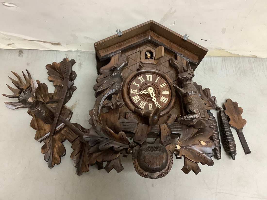Vintage Cuckoo Clock (13.25in Tall): Vintage Cuckoo Clock (13.25in Tall)
