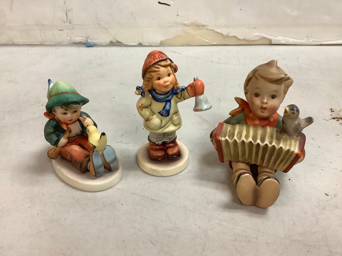 Goebel decorative statues(4in.tallest): Goebel decorative statues(4in.tallest)