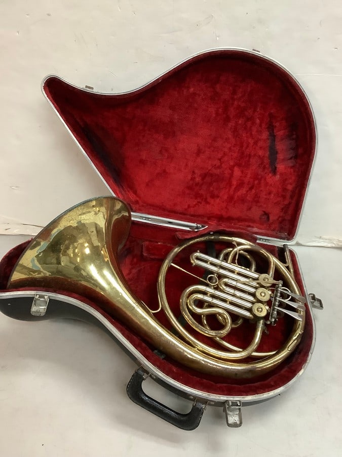 Vintage french horn in case: Vintage french horn in case