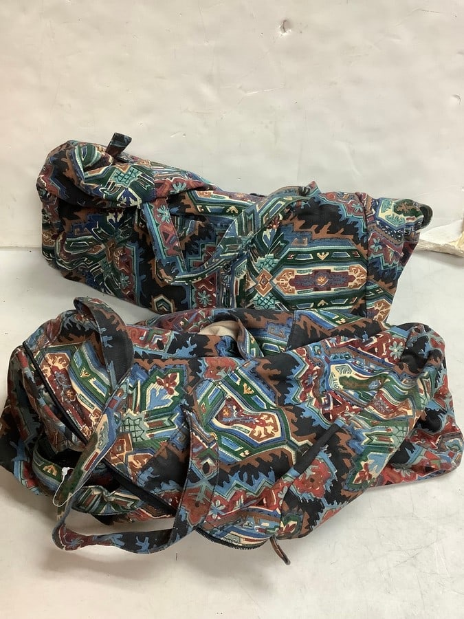 Matching set of 2 luggage bags: Matching set of 2 luggage bags