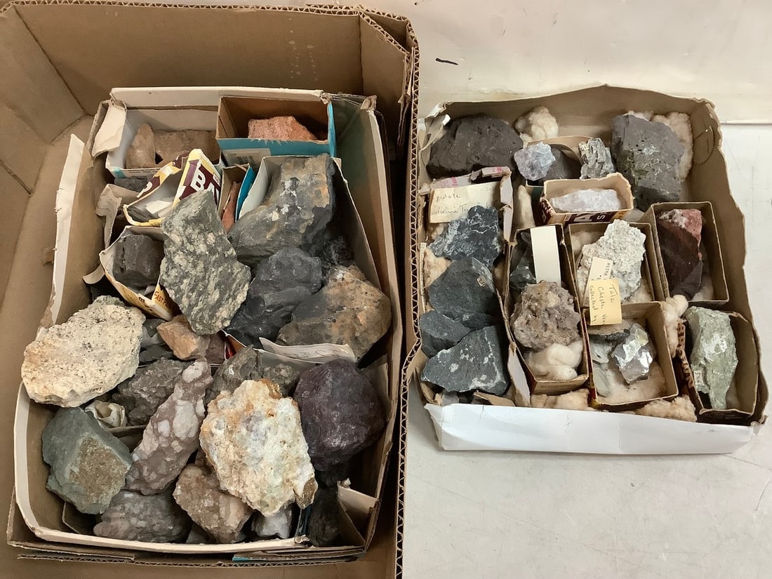 Various rocks/minerals (1 of 1)