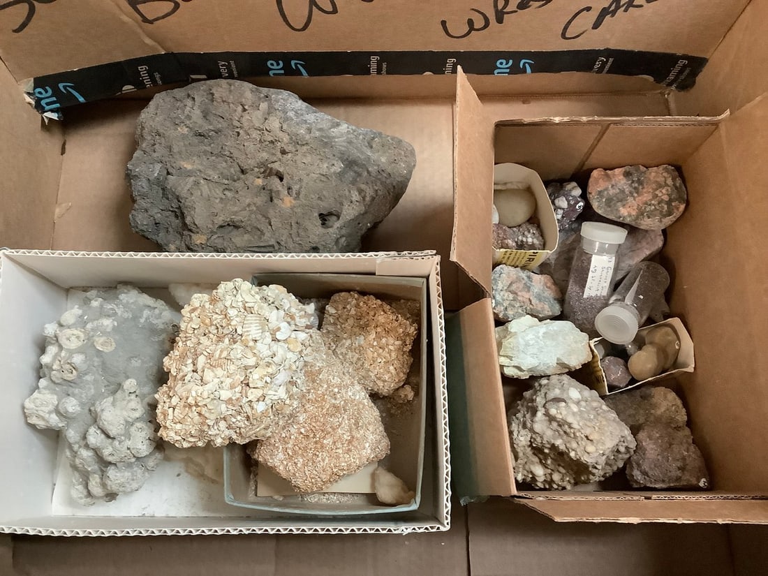 Various rocks/minerals (1 of 1)