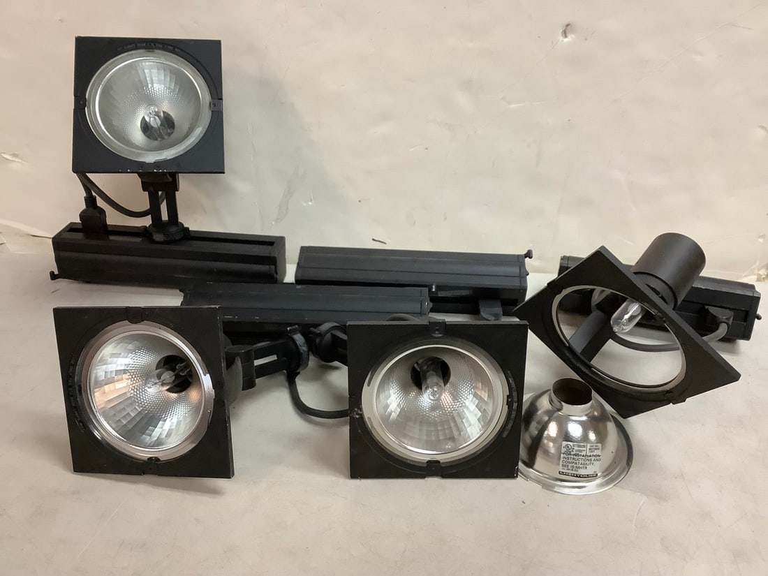 Various Outdoor Lights (Tallest - 11in): Various Outdoor Lights (Tallest - 11in)