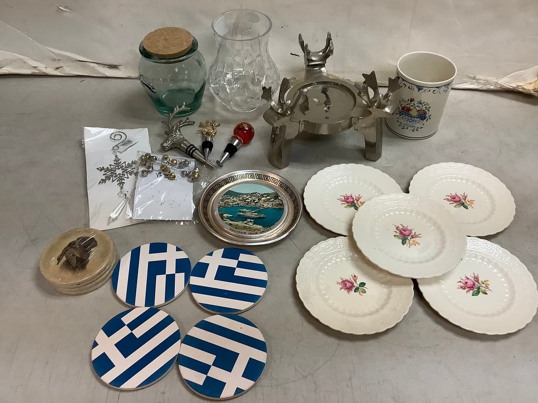 Spode's Jewel decorative plates, coasters, Greece souvenir plate, and more(tallest 6.75in.): Spode's Jewel decorative plates, coasters, Greece souvenir plate, and more(tallest 6.75in.)