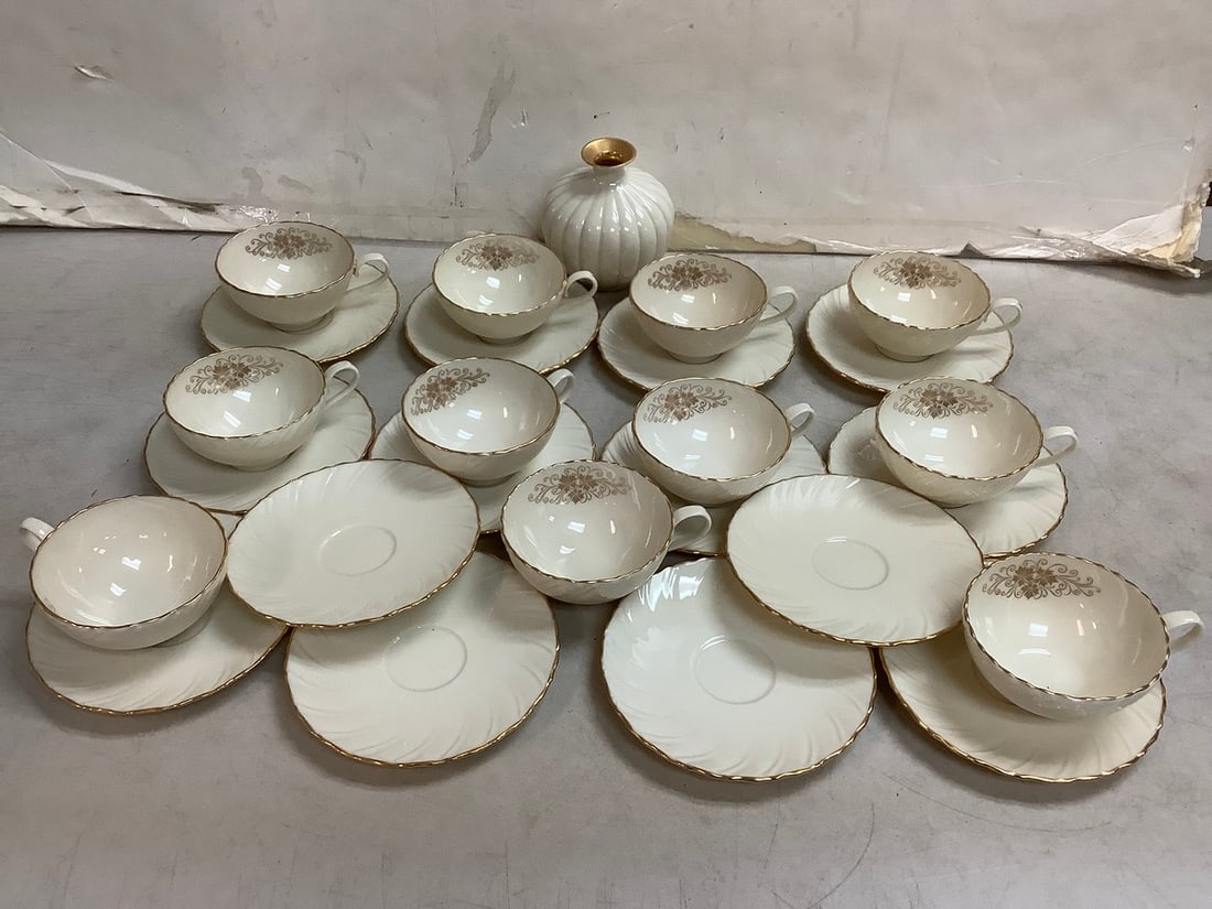Lenox teacup/plate set and vase(5in.tall): Lenox teacup/plate set and vase(5in.tall)