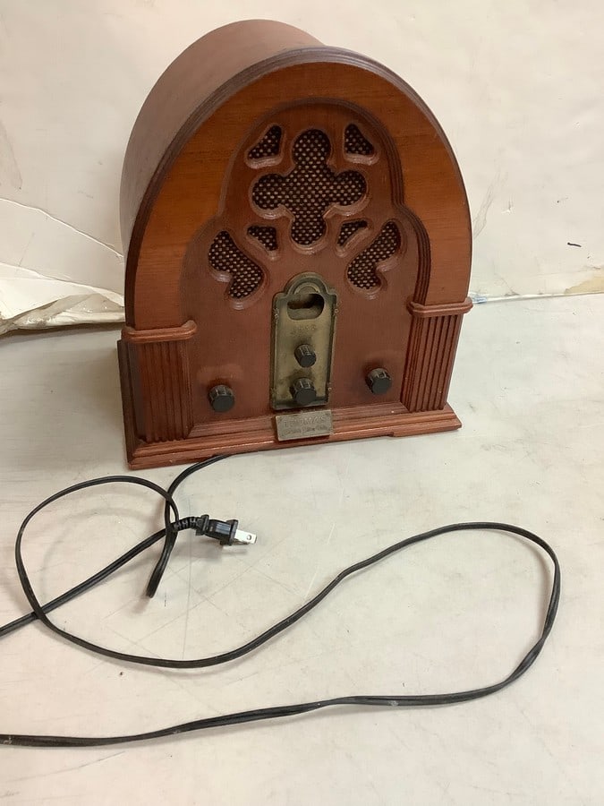 Vintage Thomas 1932 Collector's Edition radio(12.5in.tall) (1 of 1)