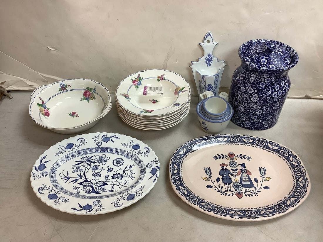 Decorative plates, ceramic wall hanging planter, and more(9.5in.tallest) (1 of 1)
