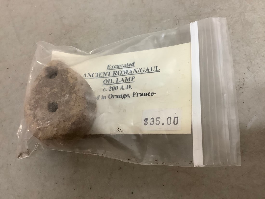 Excavated Ancient Roman Oil Lamp(c.200A.D.) (1 of 1)