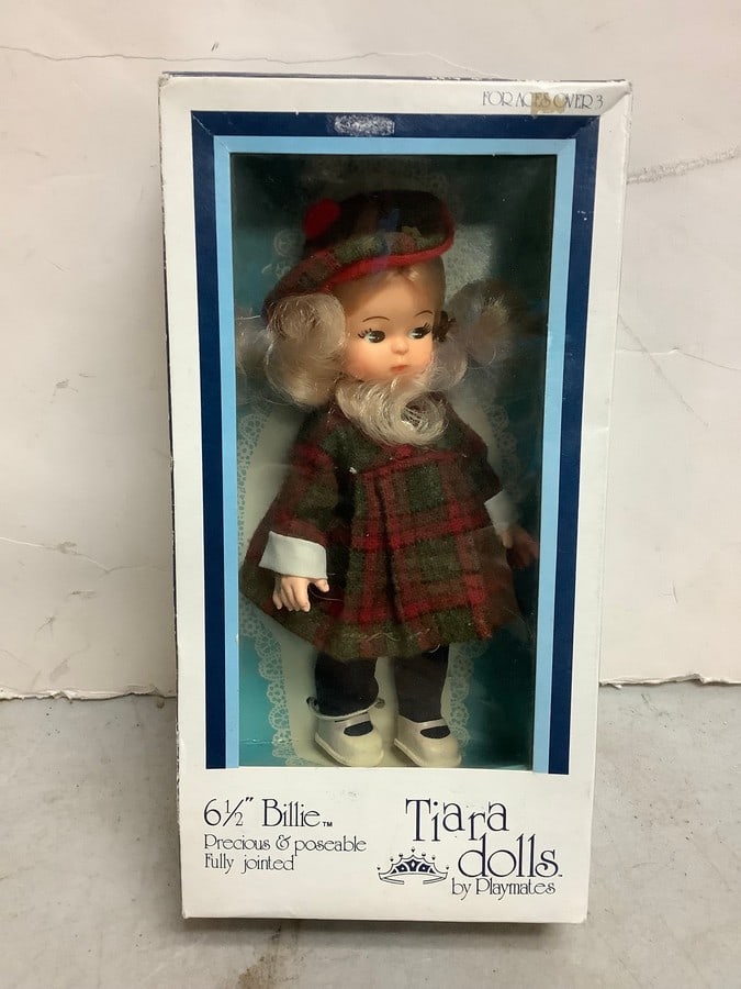 Tiara Dolls by Playmates 6.5in Billie Doll: Tiara Dolls by Playmates 6.5in Billie Doll