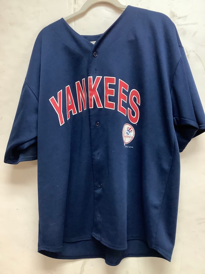 Yankees button up shirt(size:XL) (1 of 1)