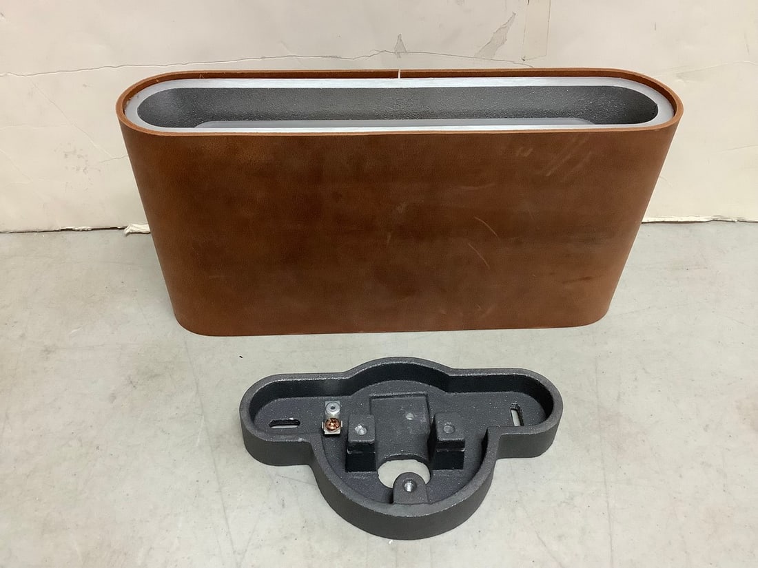 Solo Wall Brushed Bronze light fixture designed by Jacco Maris (1 of 1)