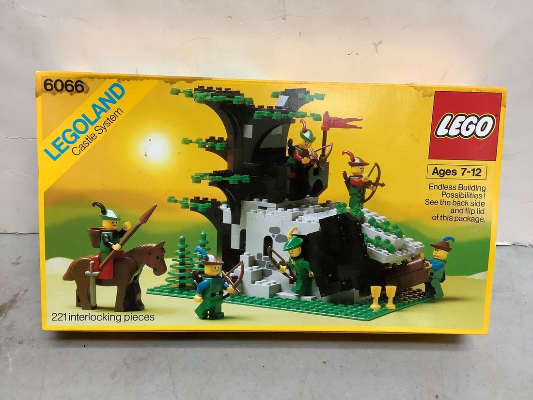 Legoland Camoflauged Outpost castle system set(missing pieces): Legoland Camoflauged Outpost castle system set(missing pieces)