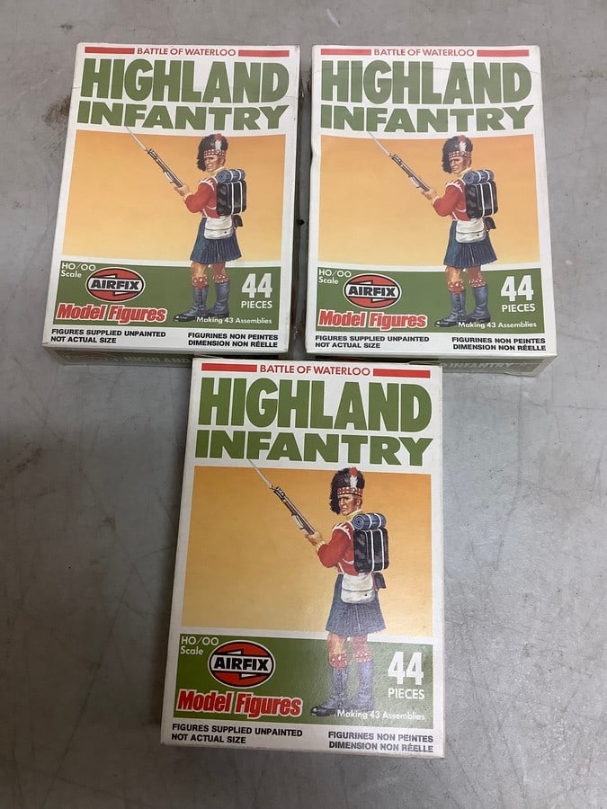 Vintage Airfix Highland Infantry model figures: Vintage Airfix Highland Infantry model figures