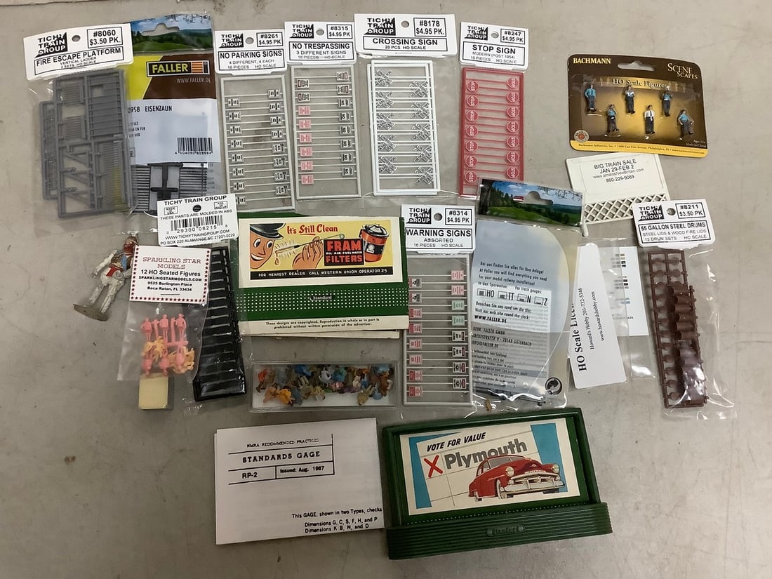 Various HO Scale Parts, Figurines and more (1 of 1)