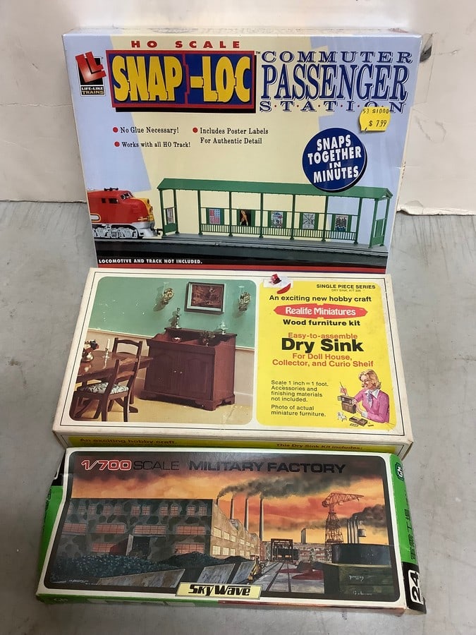 Realife Miniatures Furniture Kit, Military Factory Model, HO Scale Commuter Passenger Station (1 of 1)