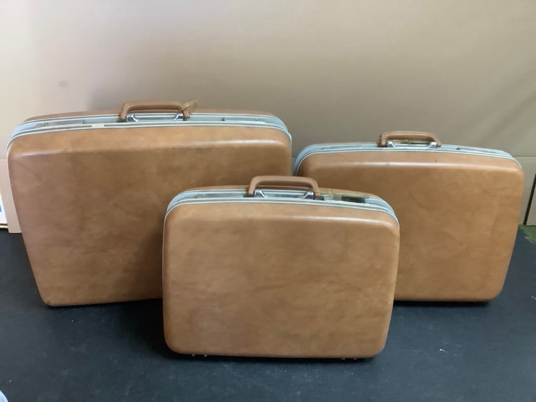 Samsonite Luggage Cases (Largest - 20inx25inx7.5in): Samsonite Luggage Cases (Largest - 20inx25inx7.5in)