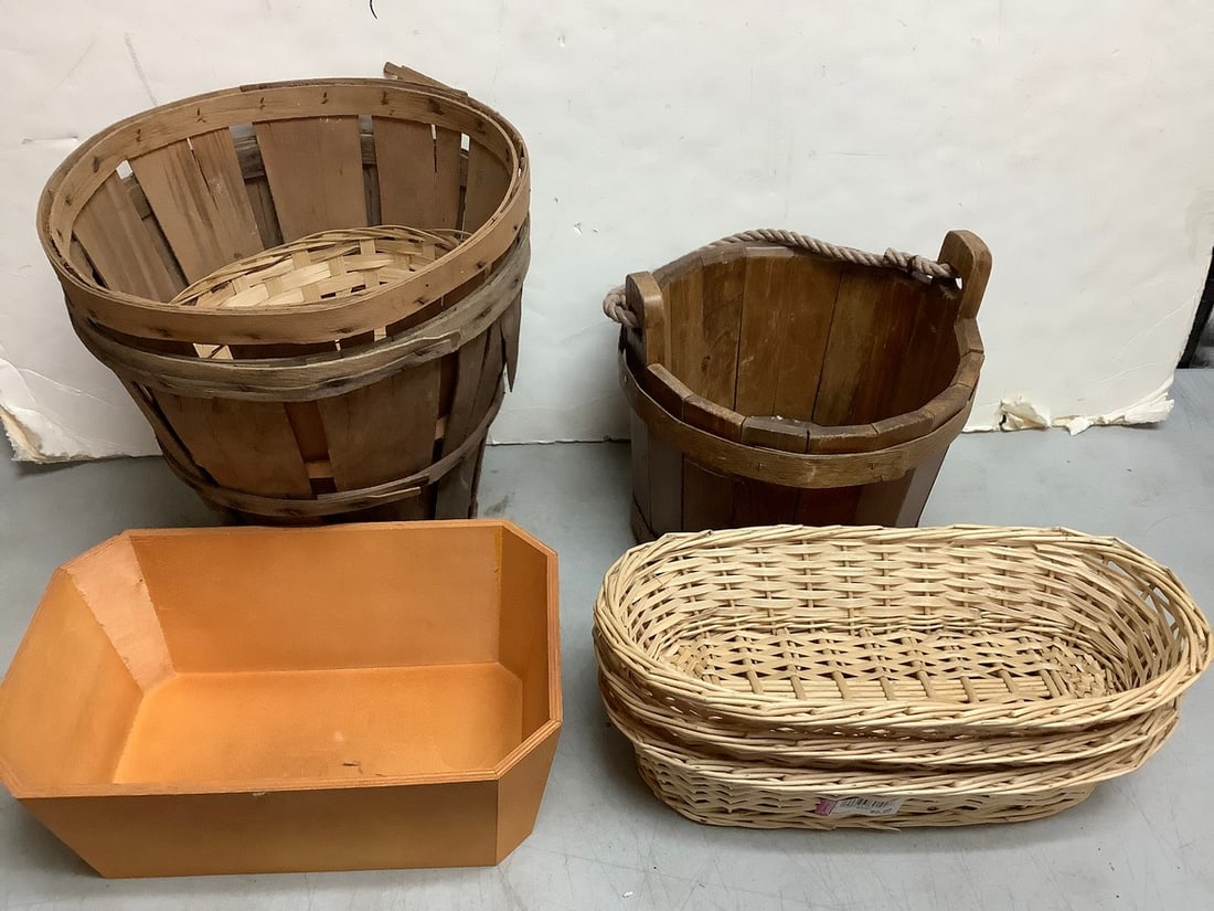 Various baskets(wicker and wood-various sizes) (1 of 1)