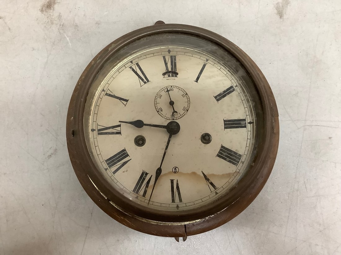 Vintage wall hanging clock(10in.across) (1 of 1)